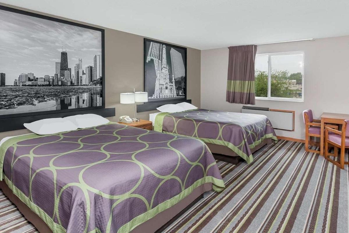 Super 8 by Wyndham Gilman Hotel Bagian luar foto