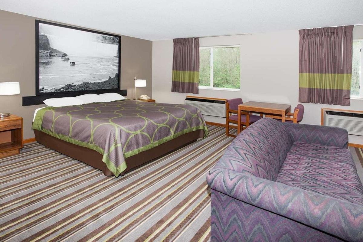 Super 8 by Wyndham Gilman Hotel Bagian luar foto
