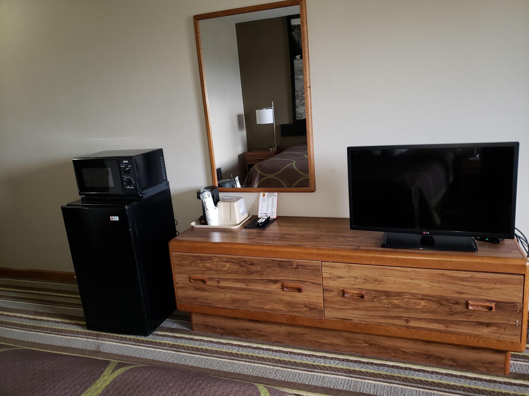 Super 8 by Wyndham Gilman Hotel Bagian luar foto