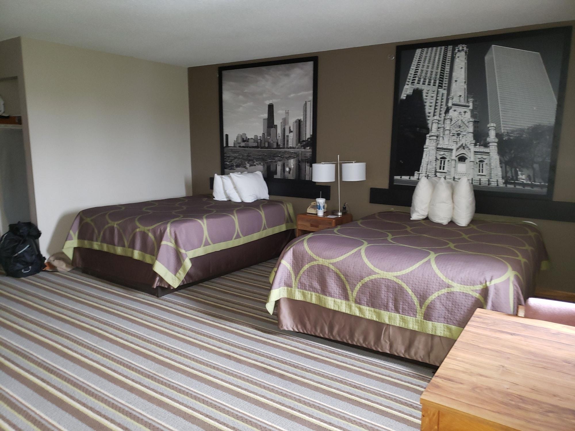Super 8 by Wyndham Gilman Hotel Bagian luar foto