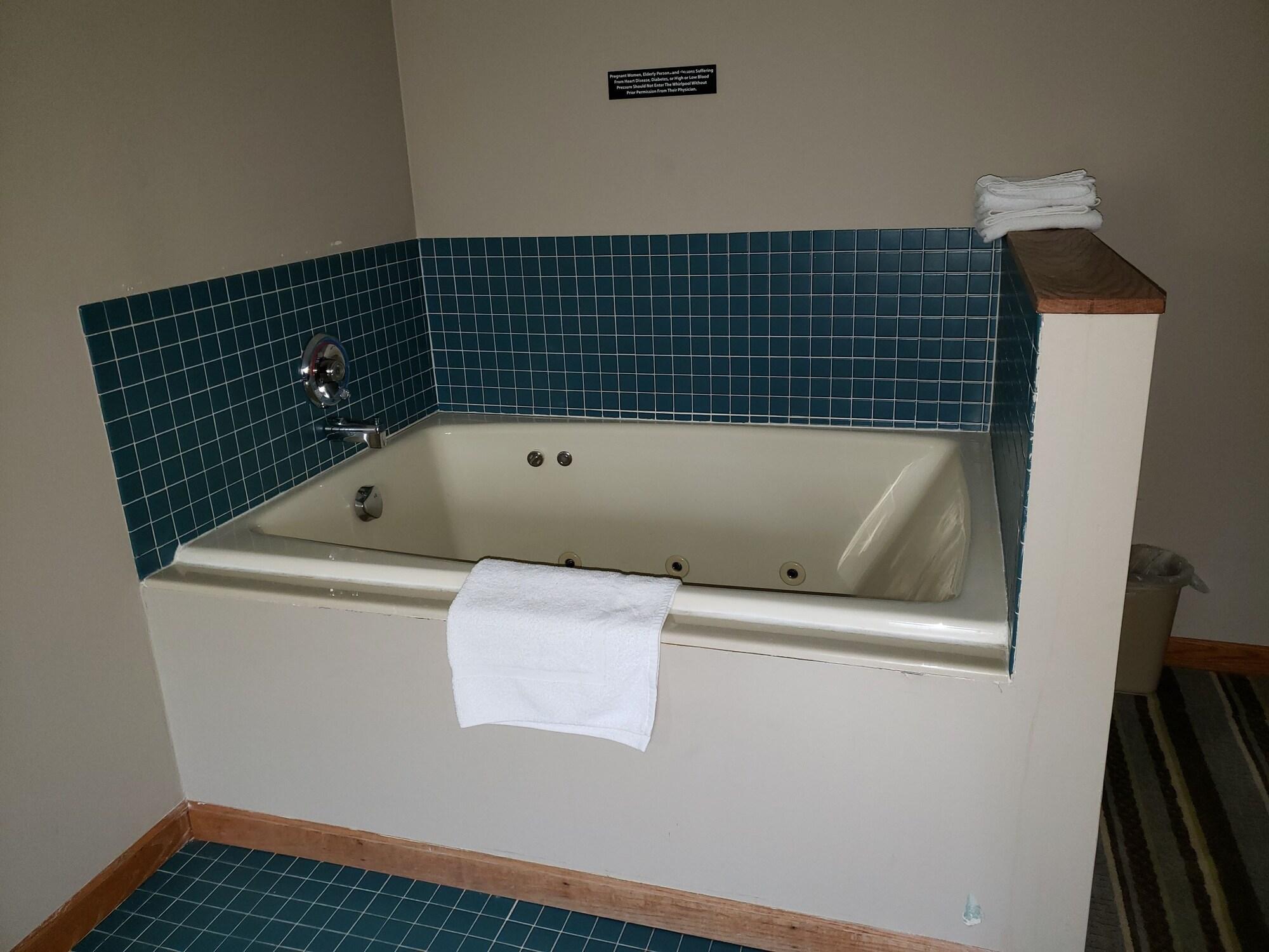 Super 8 by Wyndham Gilman Hotel Bagian luar foto