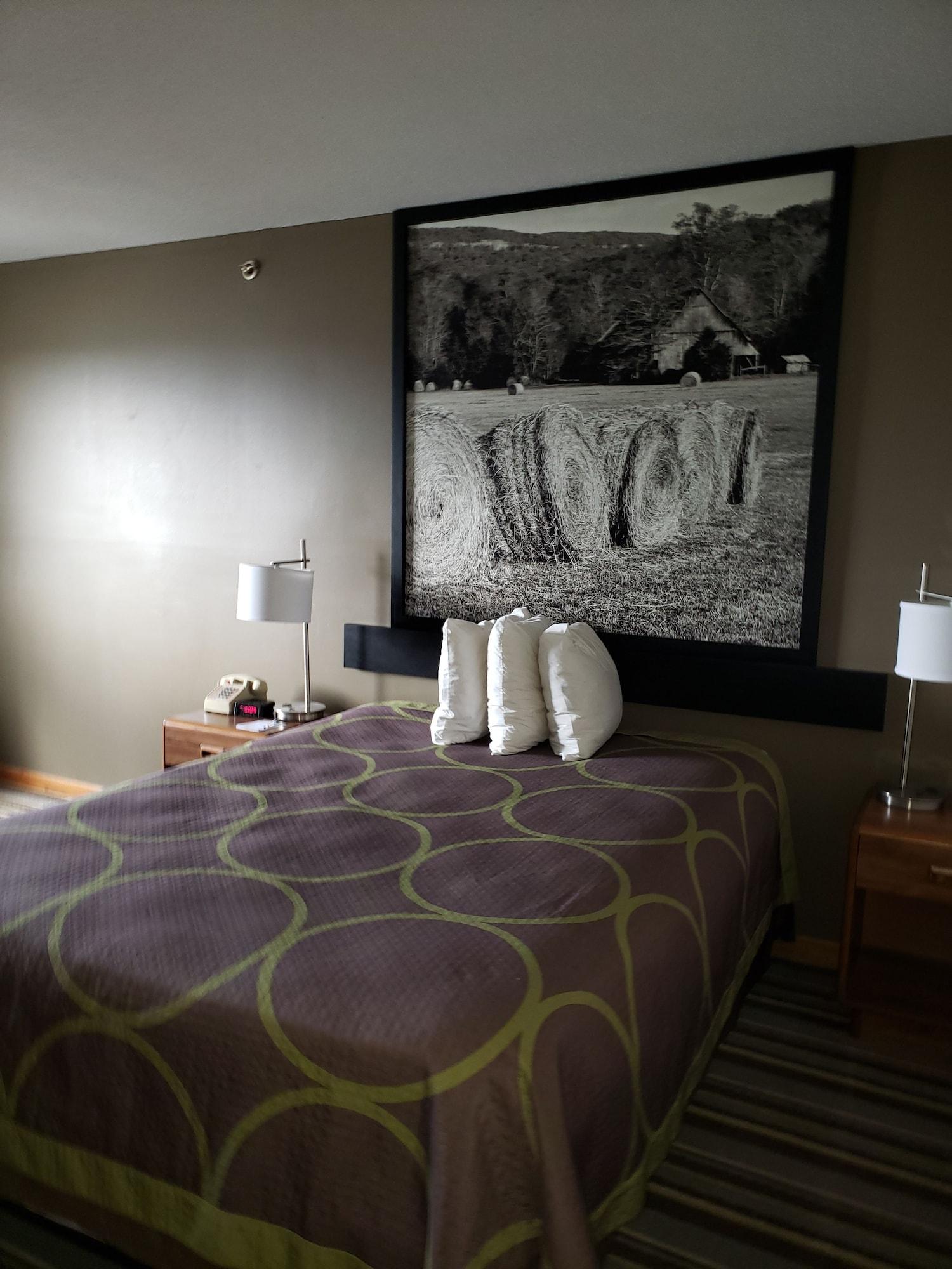 Super 8 by Wyndham Gilman Hotel Bagian luar foto