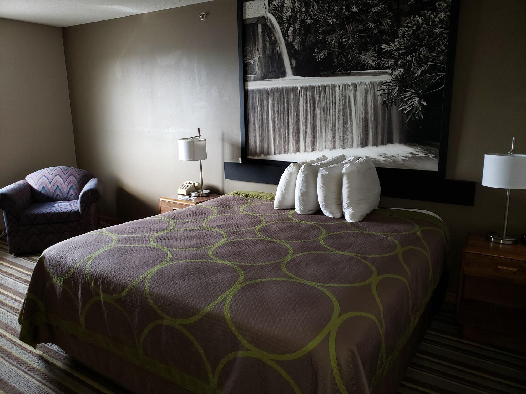 Super 8 by Wyndham Gilman Hotel Bagian luar foto