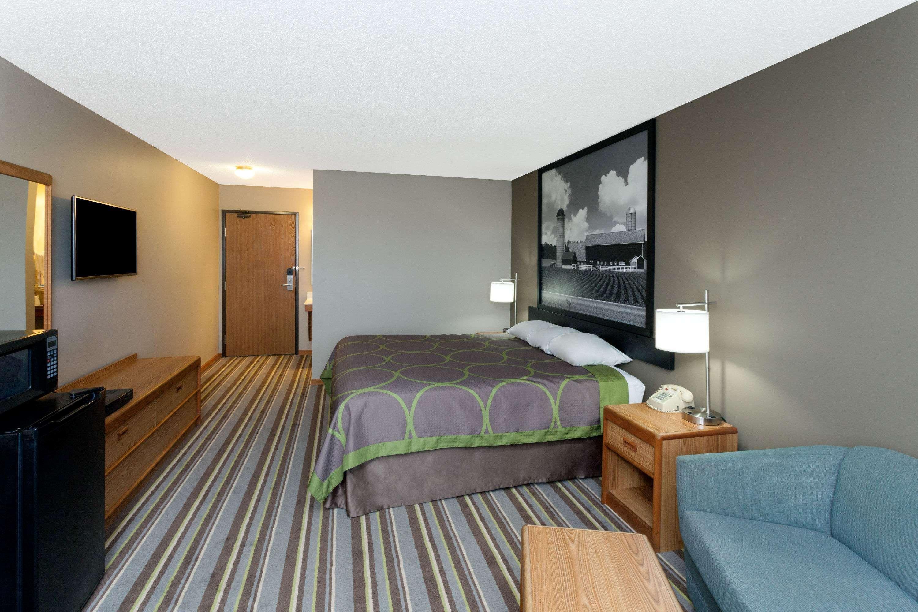 Super 8 by Wyndham Gilman Hotel Bagian luar foto