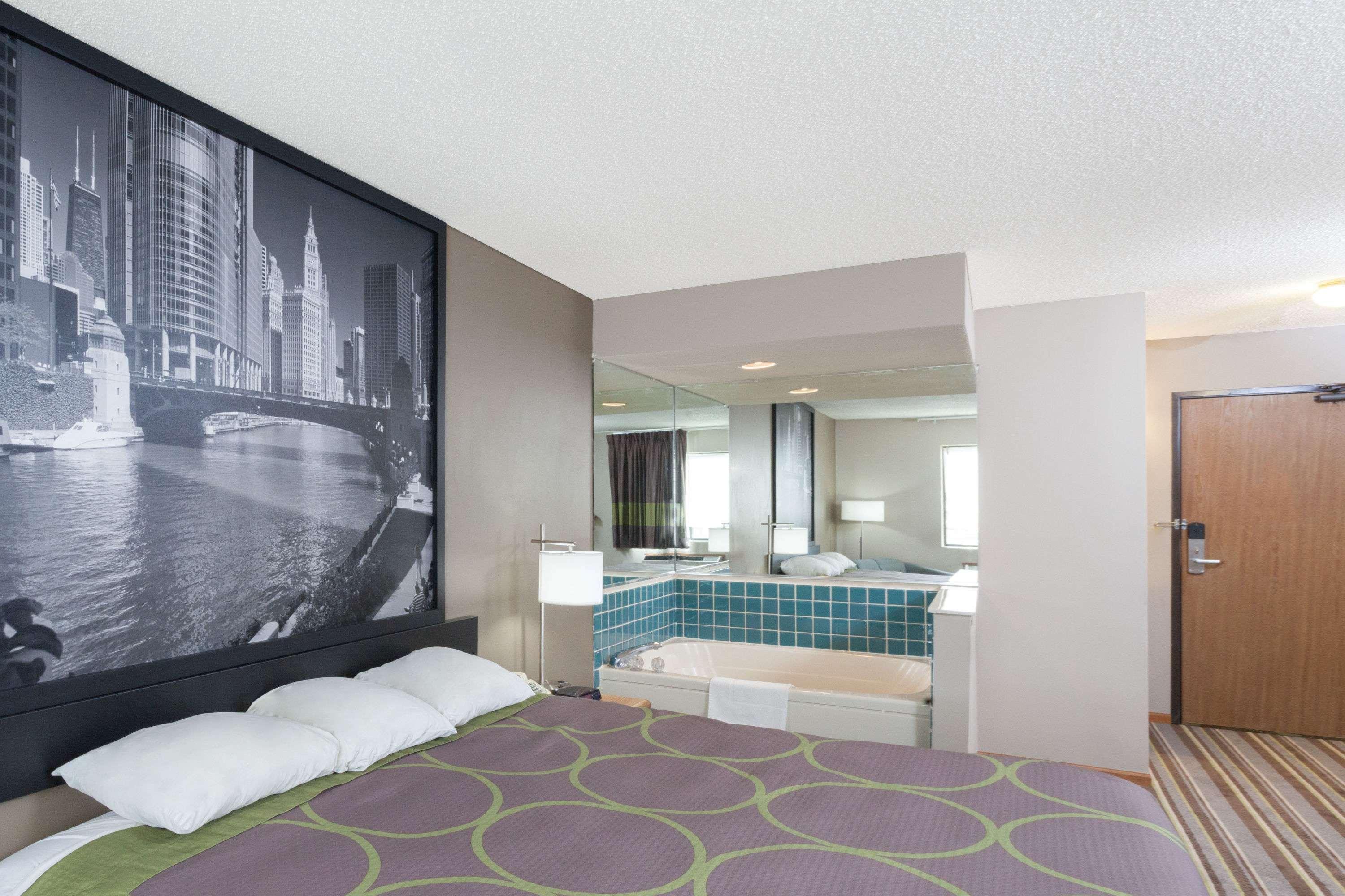Super 8 by Wyndham Gilman Hotel Bagian luar foto