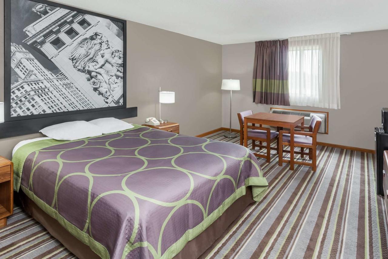 Super 8 by Wyndham Gilman Hotel Bagian luar foto