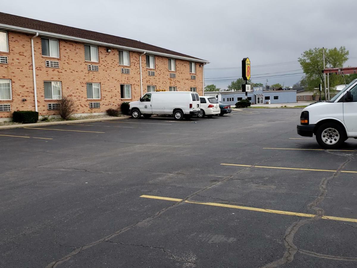 Super 8 by Wyndham Gilman Hotel Bagian luar foto